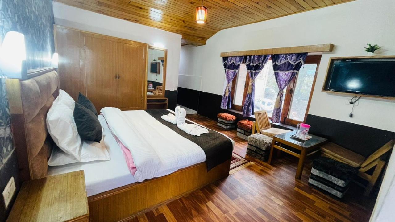 Hotel Hilltop At Mall Road Manali With Open Terrace 外观 照片